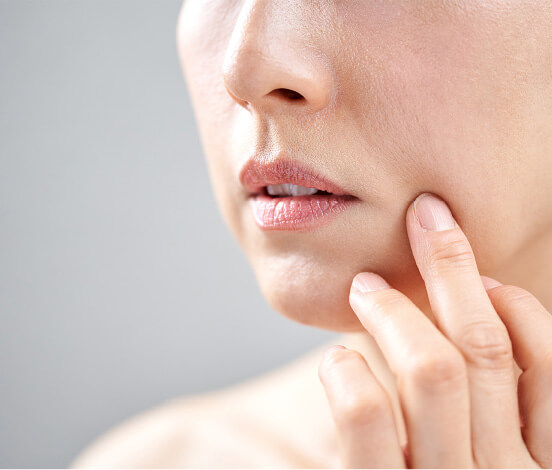 お肌のトラブルは年々増加するのでいち早いケアが重要になります